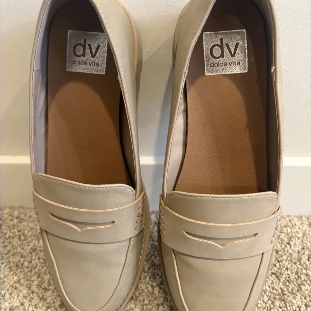 Dolce Vita Women's Cream Loafers